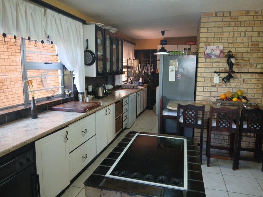 5 Bedroom Property for Sale in Wavecrest Eastern Cape